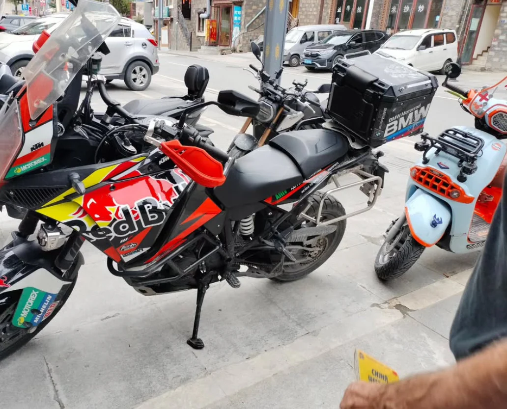 LGP BMW 45 litres top box with touring graphics premium - Image 2