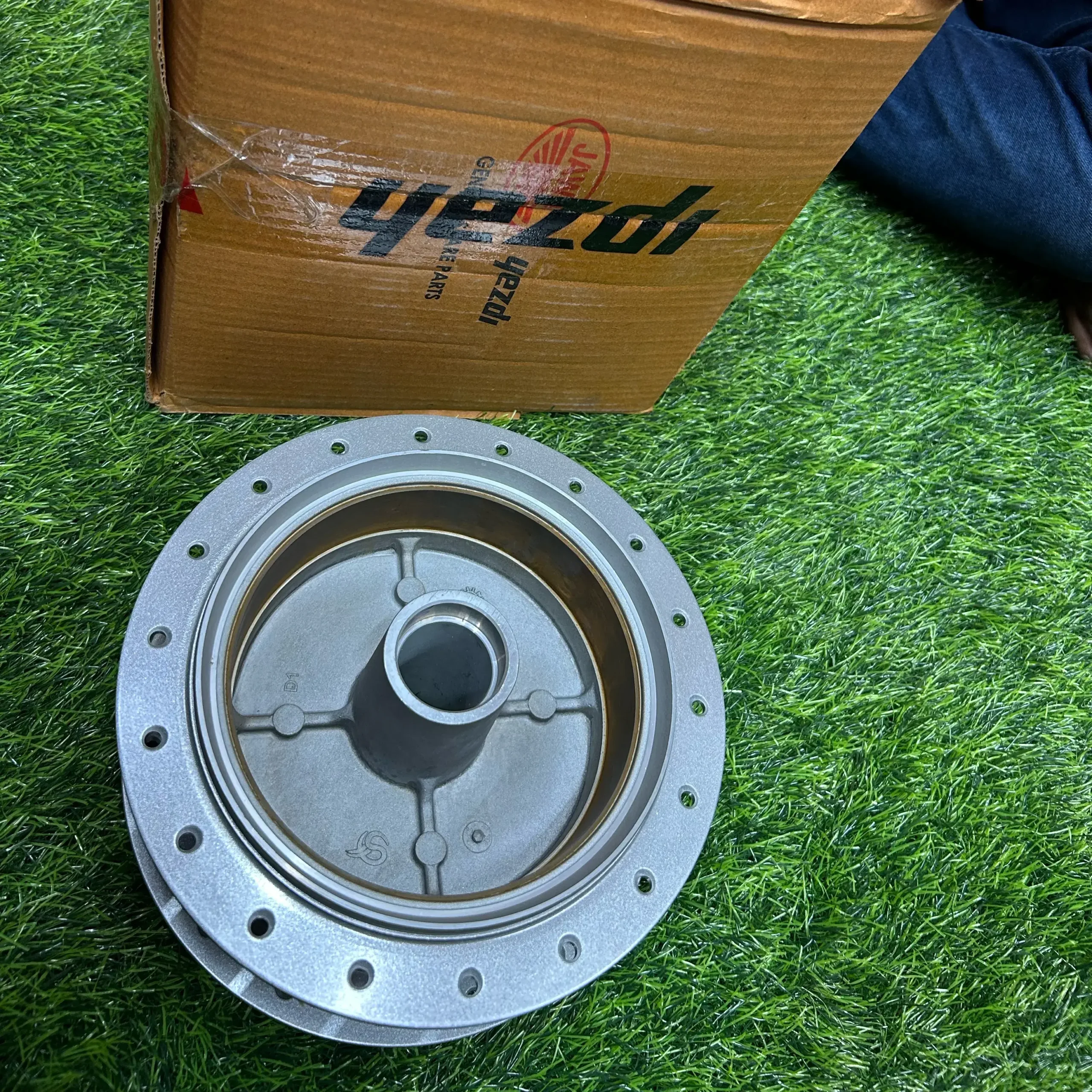 Jawa Rear Wheel Hub Assembly | Apna Dukaan |