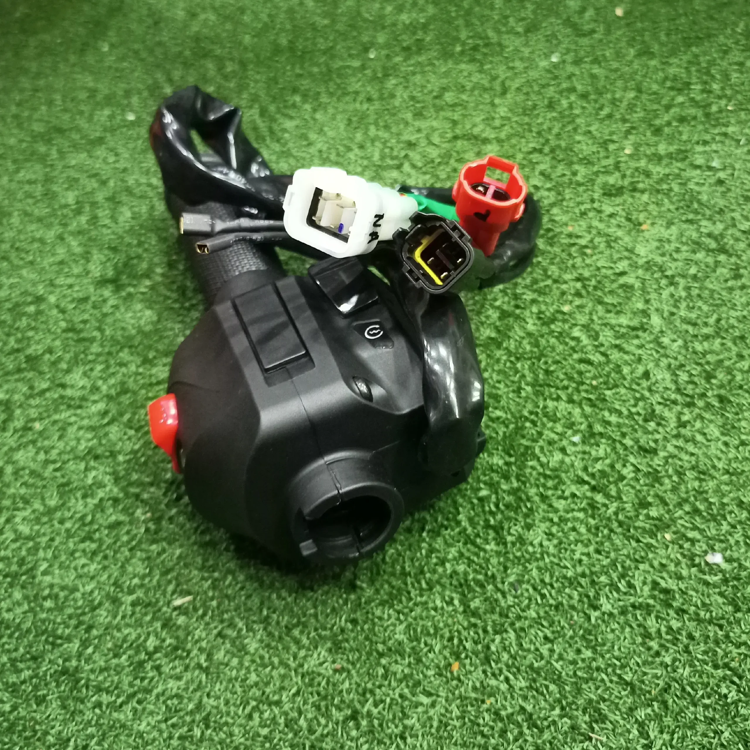 KTM ADVANTURE 390 RIGHT SWITCH CONTROL JG401425