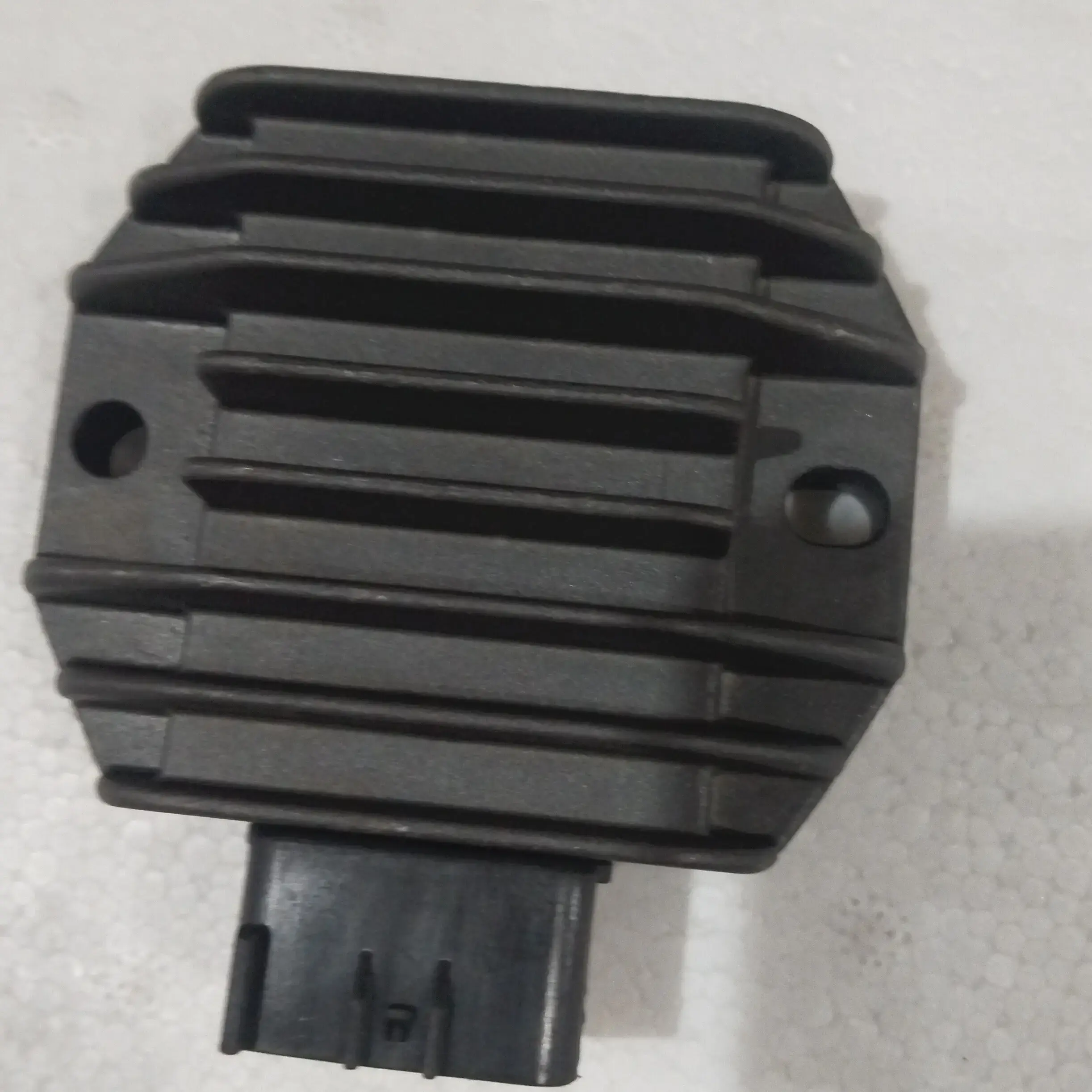 Yamaha R15 V2 REGULATOR 6 PIN